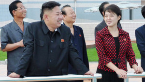 किम जोंग उन (Kim Jong-un) ने री सोल-जू (Ri sol ju) से शादी की है।